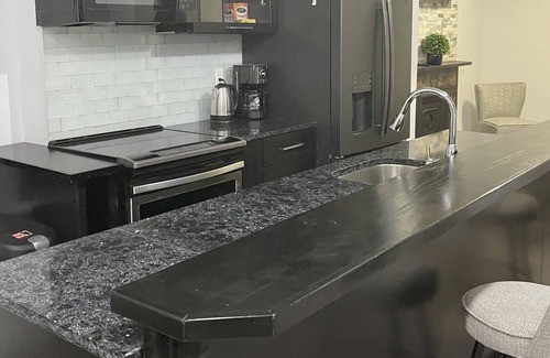 Troy Apartment | Luxury 4 Bedroom Apartment 3 min from RPI!