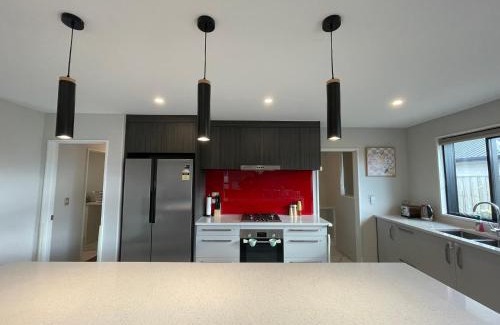 Lincoln House | Luxury 4 Bedroom Family Retreat