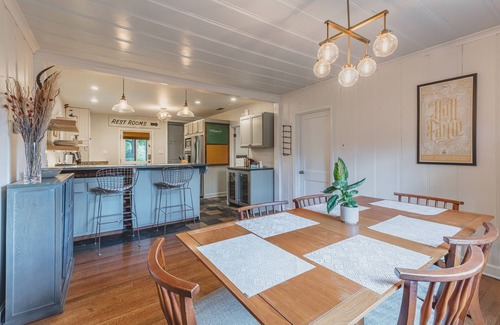 Ellendale House | Luxury 4 bedroom KING ABODE centrally located & FREE parkingn