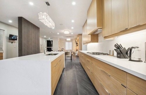 North York House | Luxury 4 Bedroom Retreat Steps to Yorkdale Mall