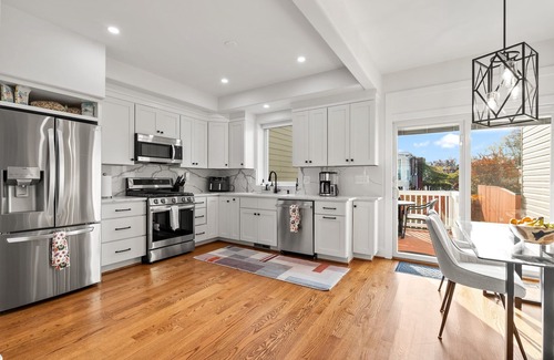 Hill East House | Luxury 4 BR Capitol Hill Home, Steps to Metro, Walk to Capitol and DC Landmarks