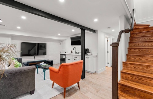 Hill East House | Luxury 4 BR Capitol Hill Home, Steps to Metro, Walk to Capitol and DC Landmarks