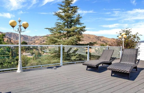 Porter Ranch House | Luxury 4 BR Home with Pool and Mountain View