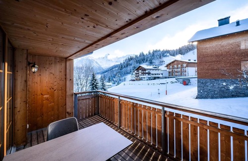 Buerserberg Apartment | Luxury 4-person apartment in the holiday park Landal Brandnertal