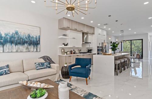 Downtown House | Luxury 4 Story Townhome with Elevator, Private Rooftop with Jacuzzi