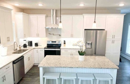 Augusta House | Luxury 4B/4.5b Home, EV Charger, deck by MCG #5