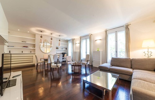 8th Arrondissement Apartment | Luxury 4bds/1900sqft with A/C close to Champs Elysees