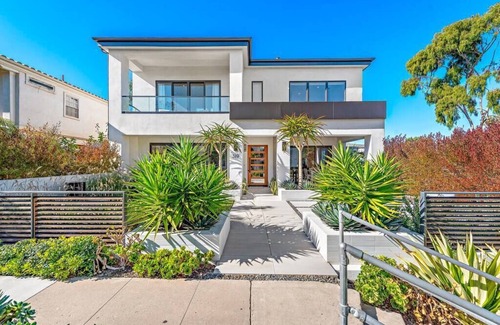 Corona del Mar House | Luxury 4Bedroom home only 2 blocks from the beach!