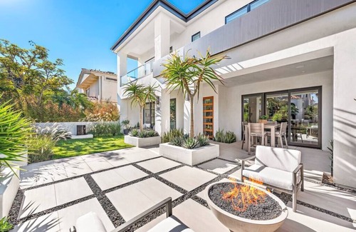 Corona del Mar House | Luxury 4Bedroom home only 2 blocks from the beach!