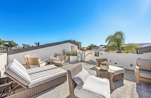 Corona del Mar House | Luxury 4Bedroom home only 2 blocks from the beach!