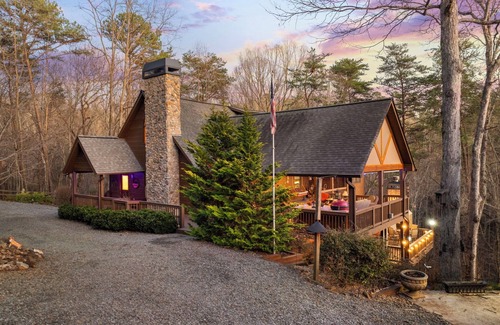 My Mountain Cabin | Luxury 4br/4.5ba, In Ground Pool, Hot Tub, wifi, Game Room