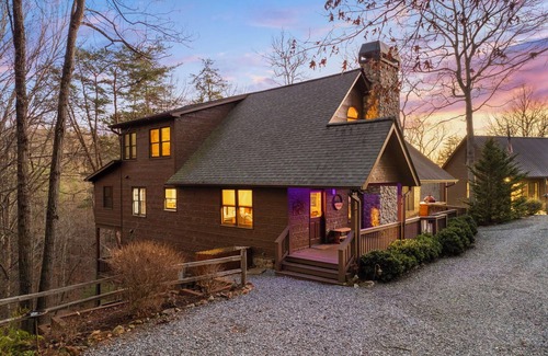 My Mountain Cabin | Luxury 4br/4.5ba, In Ground Pool, Hot Tub, wifi, Game Room