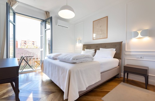 el Camp d'en Grassot i Gracia Nova Apartment | Luxury 4BR Apartment in "La Sagrada Familia".