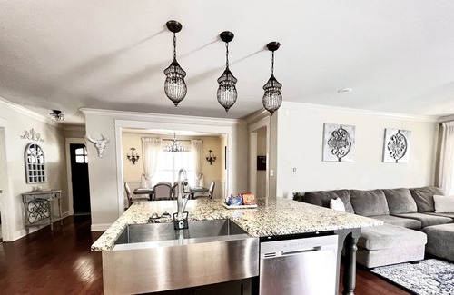 Huntsville House | Luxury 4BR Close To Everything - 5 Min to Downtown