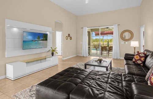 Crystal Cove House | Luxury 4BR Home - Private Pool, BBQ - Near Disney!