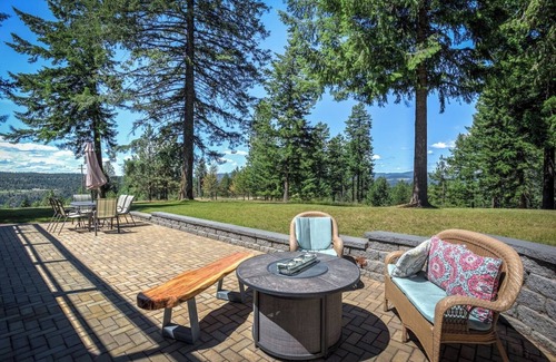 Coeur d'Alene House | Luxury 4BR Home Whirlpool Spa, Deck & Lake Views