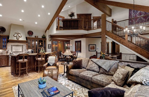Park Meadows House | Luxury 4BR Retreat | Hot Tub, Views & Fireplace