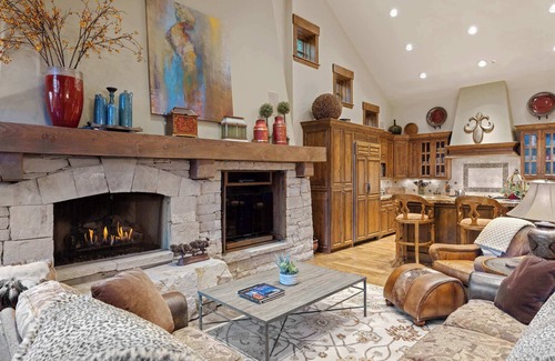 Park Meadows House | Luxury 4BR Retreat | Hot Tub, Views & Fireplace