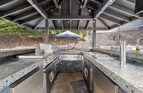 Linda Vista Bed & Breakfast | Luxury 4BR Retreat - Private Pool, Spa & Sauna