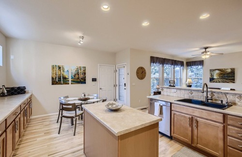 Longmont House | Luxury 4BR Spacious Home plus office