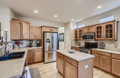 Longmont House | Luxury 4BR Spacious Home plus office