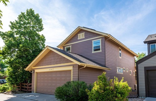 Longmont House | Luxury 4BR Spacious Home plus office