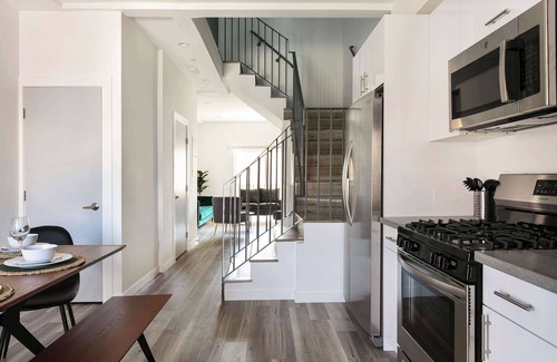 Westlake House | Luxury 4BR Townhome Stylish Space + Free Parking