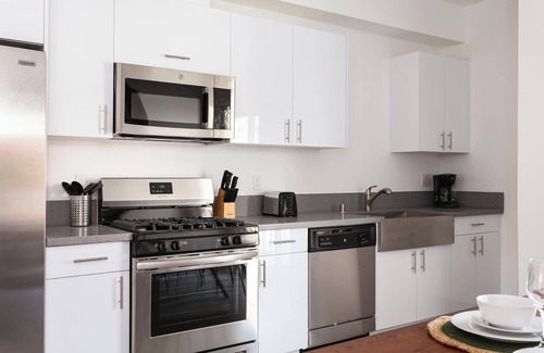 Westlake House | Luxury 4BR Townhome Stylish Space + Free Parking