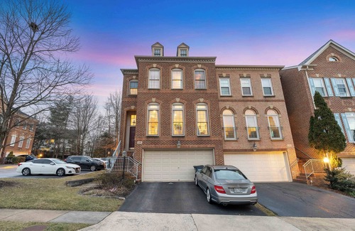 Fairfax House | Luxury 4BR Townhouse in Fairfax! Enjoy modern finishes, a private patio