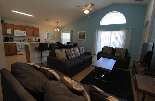 Cumbrian Lakes House | Luxury 4BR Villa + Pool & Spa- 15 Minute from Disney World