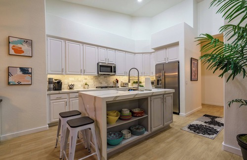 Dave Brown Arabian Estates House | Luxury 4BR w/Heated Pool Near Mayo & Golf