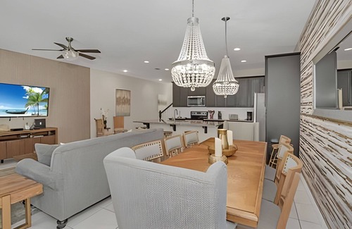Four Corners House | Luxury 5-Bed home with Private Splash Pool