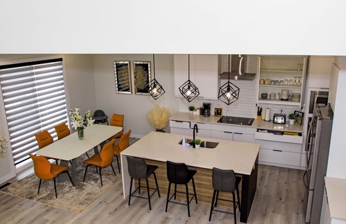 West Edmonton House | Luxury 5 bedroom family house Sleeps 13 + high chair and baby crib