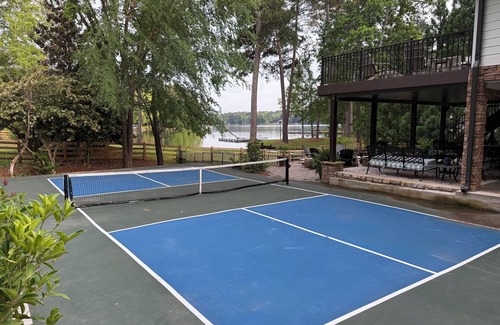 Putnam County House | Luxury 5-bedroom home on beautiful Lake Oconee with Private Pickleball court!
