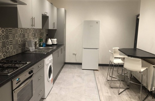 Salford House | Luxury 5 bedroom House in Salford
