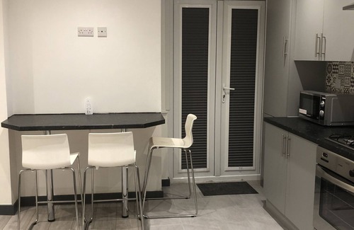 Salford House | Luxury 5 bedroom House in Salford
