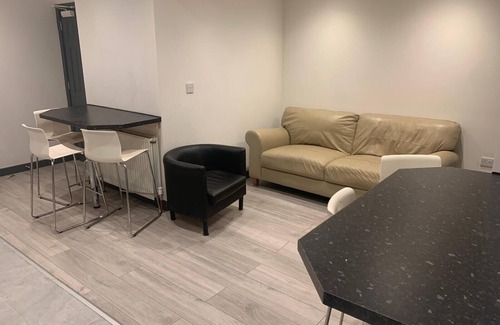 Salford House | Luxury 5 bedroom House in Salford