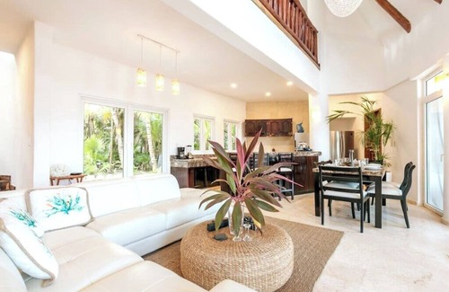 Tulum Villa | Luxury 5-BR Beachfront Home in Tulum Casa Sofia