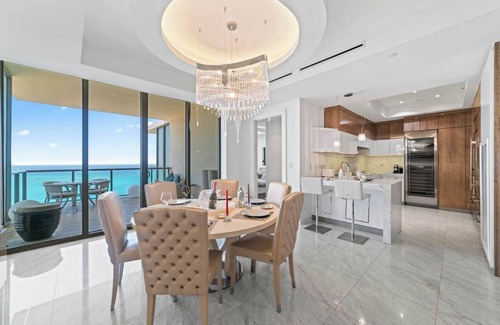 Bal Harbour Condo | Luxury 5 Stars – Oceanfront Stay for 4 w/World-class Amenities