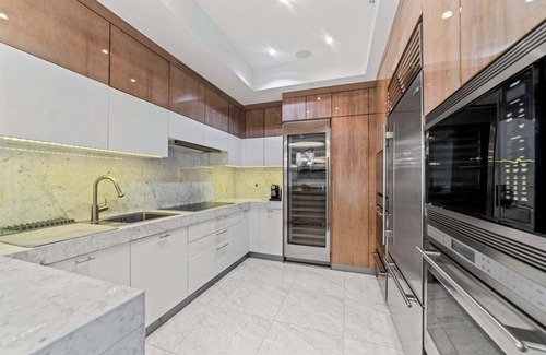 Bal Harbour Condo | Luxury 5 Stars – Oceanfront Stay for 4 w/World-class Amenities