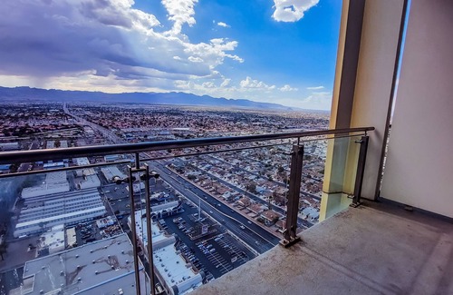 Las Vegas Apartment | Luxury 53rd Flr Condo Amazing Sunset View NO Resort Fee