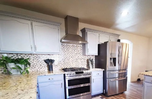 Spring Valley House | Luxury 5B Huge House. Sleep 10, 15min from Strip.