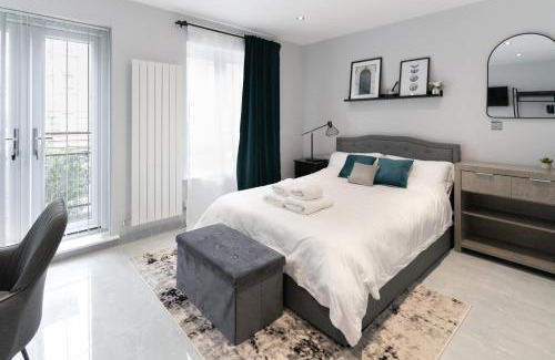 Island Gardens House | Luxury 5BD Suite Guest House