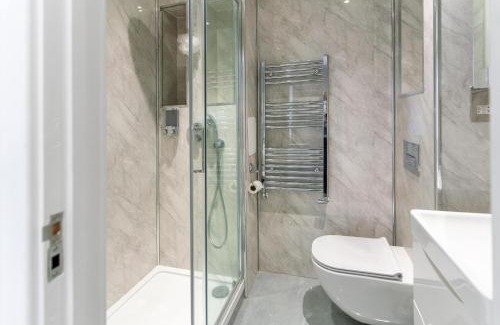 Island Gardens House | Luxury 5BD Suite Guest House