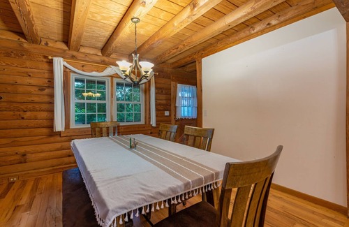 Weaverville House | Luxury 5BDR Retreat Log Cabin and Horses