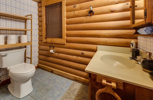 Weaverville Cabin | 🍃 Luxury 5BDR Retreat Log Cabin w/ Horses