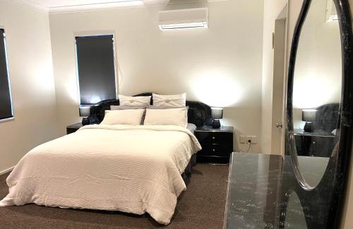 Maungaraki Villa | Luxury 5beds and 5bedroom