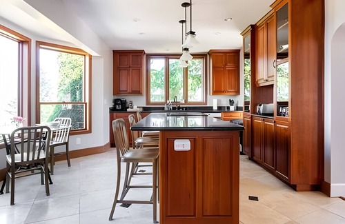 Tacoma House | Luxury 5BR | Amazing Water Views | Large Backyard!