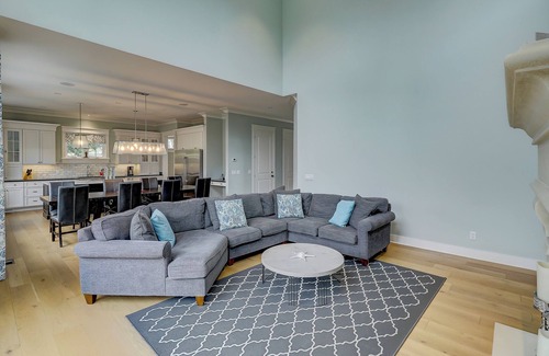 Folly Field House | Luxury 5BR Hilton Head Home-few steps to the beach + private pool