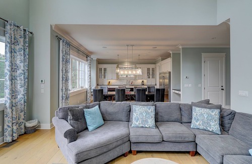Folly Field House | Luxury 5BR Hilton Head Home-few steps to the beach + private pool